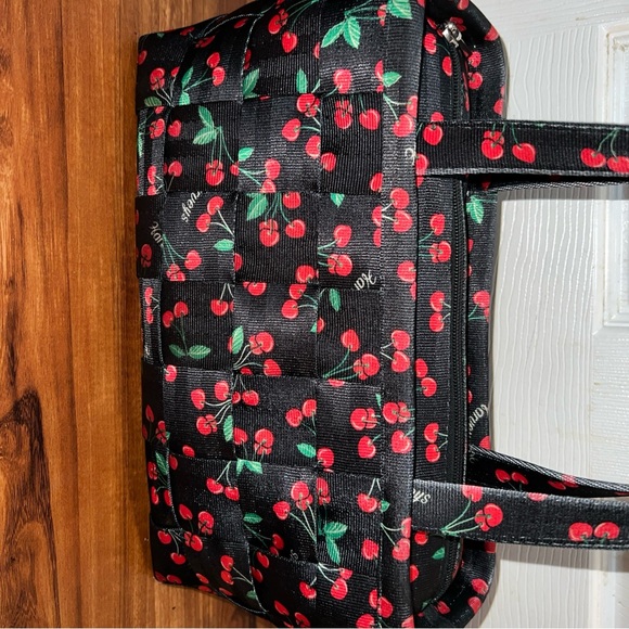 Harveys seatbelt cherry bomb large satchel shoulder bag - Picture 2 of 15